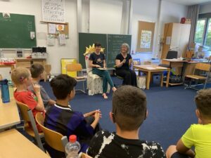 Die Hatelma Stiftung für Literatur und Lesen unterstützt eine Lesung für hörgeschädigte Kinder