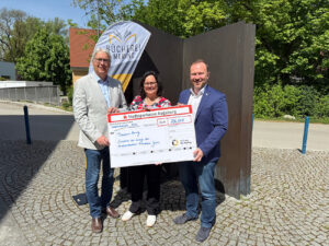 Stiftung für Mering unterstützt Bücherei Mering